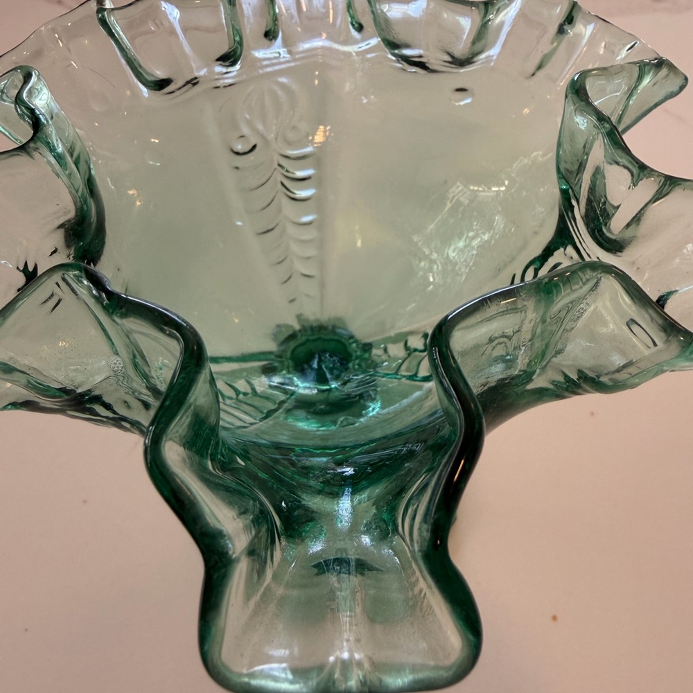 Vintage Fenton Green Glass Decorative Collectible Vase Candy Dish - Picture 4 of 12